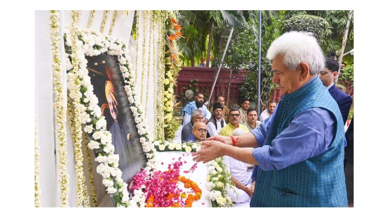 'जम्मू एवं कश्मीर | एलजी मनोज सिन्हा ने दिवंगत देवेंदर सिंह राणा को श्रद्धांजलि दी | '